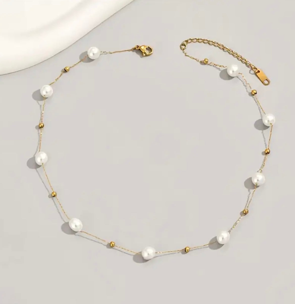 Elegant Baroque Pearl Necklace – Golden-Tone Alloy