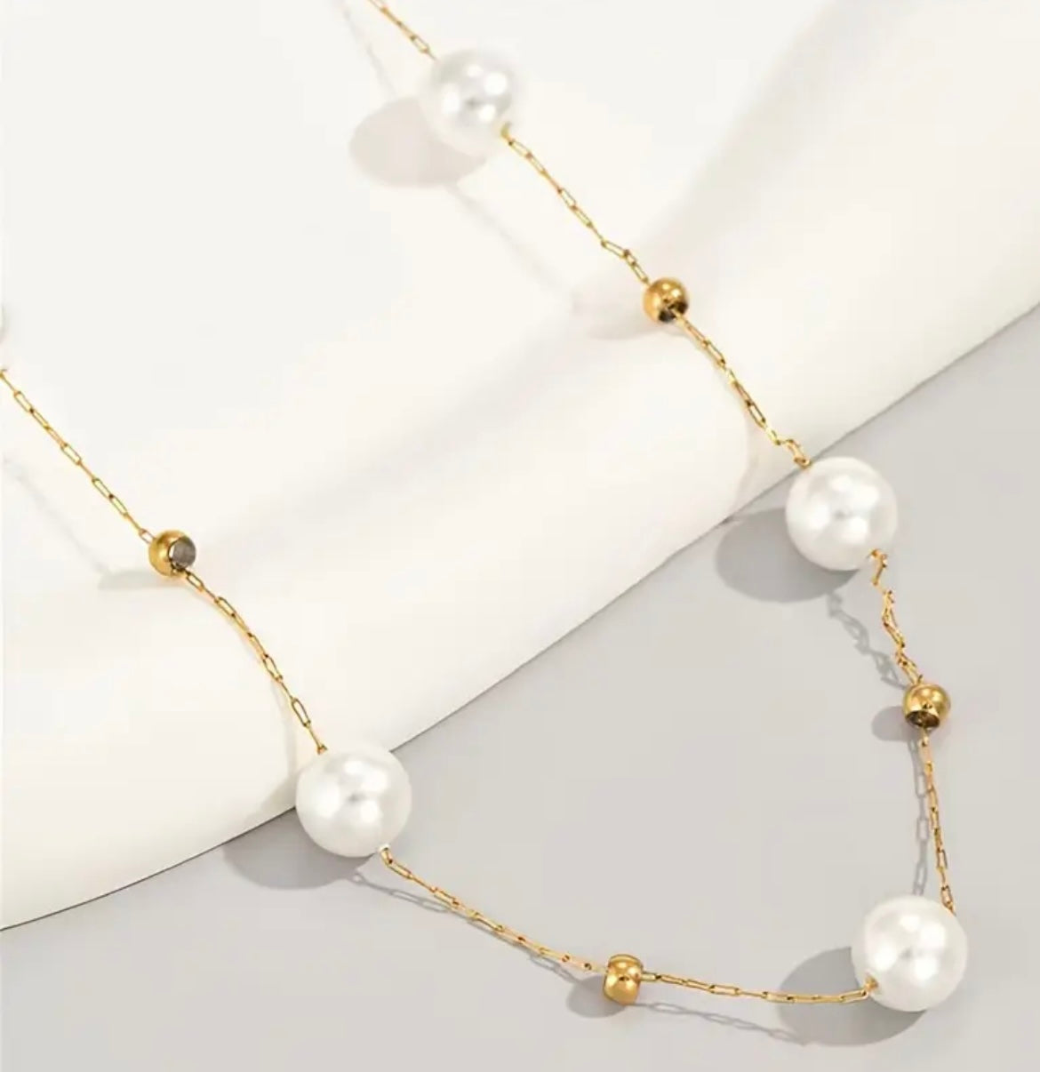 Elegant Baroque Pearl Necklace – Golden-Tone Alloy